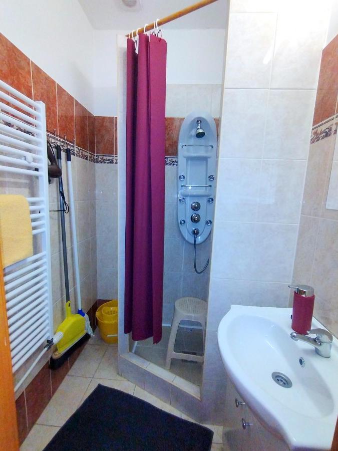 Burg Apartmanház Gyula Exterior foto