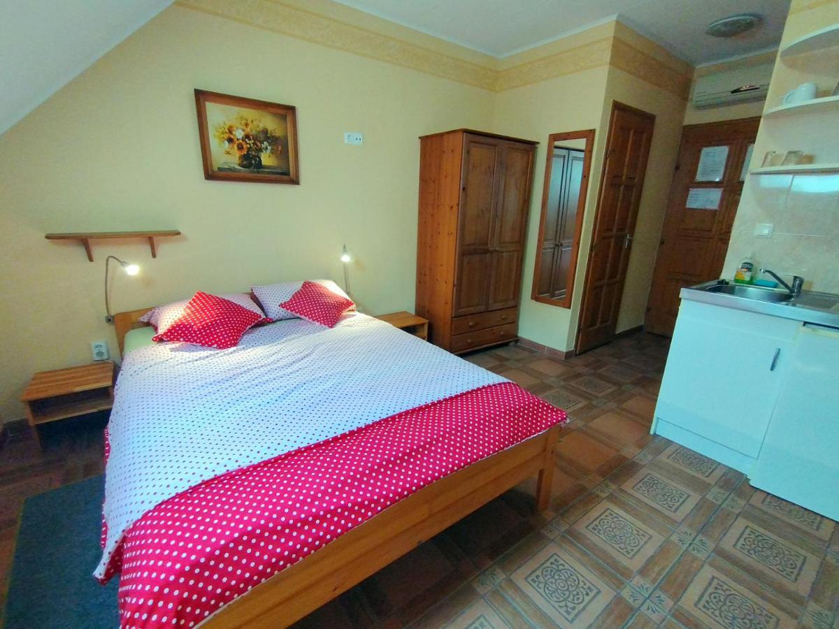 Burg Apartmanház Gyula Exterior foto