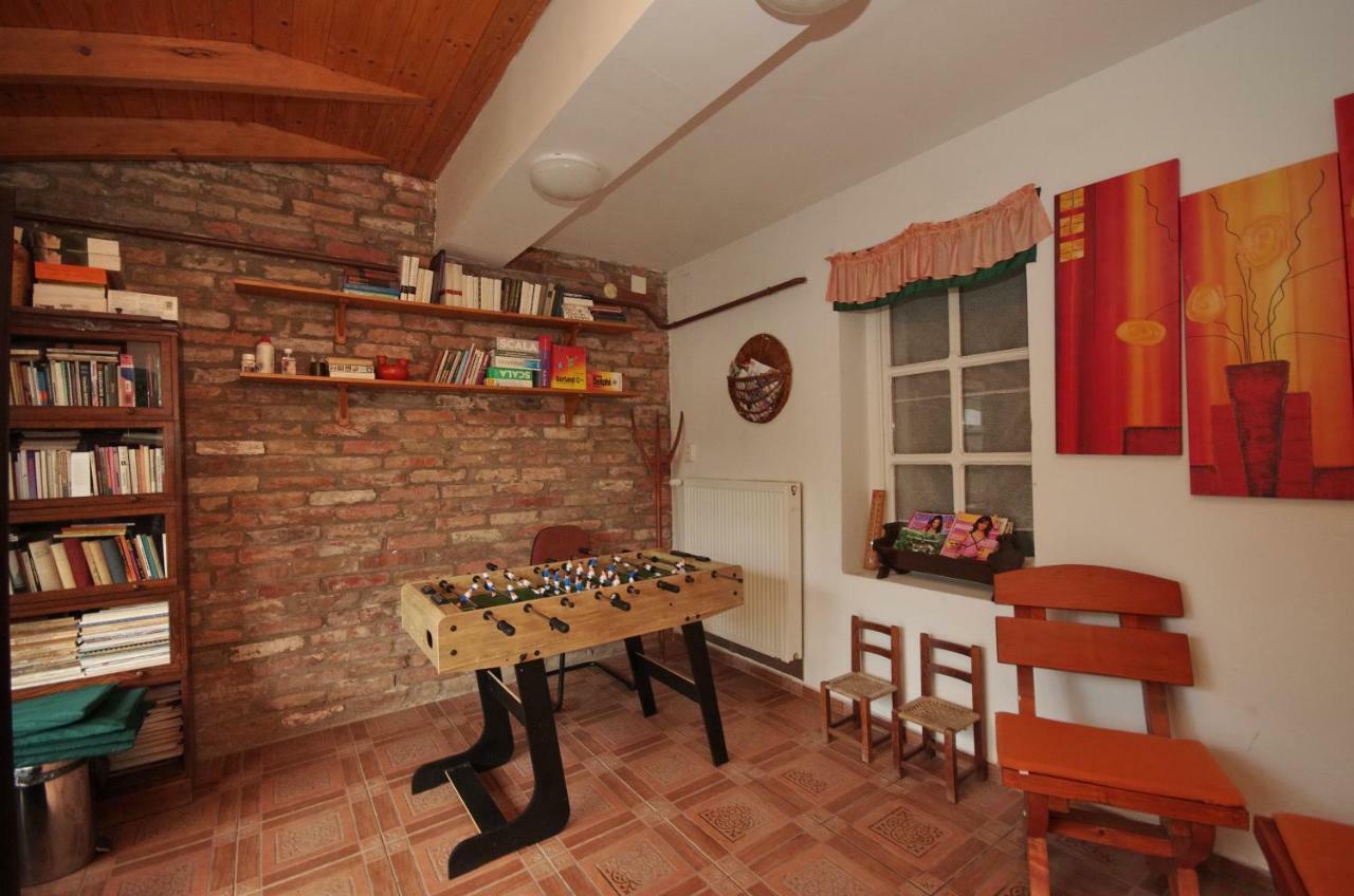 Burg Apartmanház Gyula Exterior foto