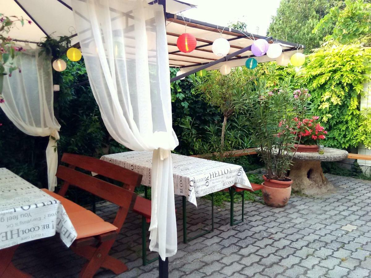 Burg Apartmanház Gyula Exterior foto