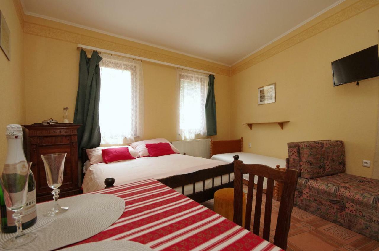 Burg Apartmanház Gyula Exterior foto