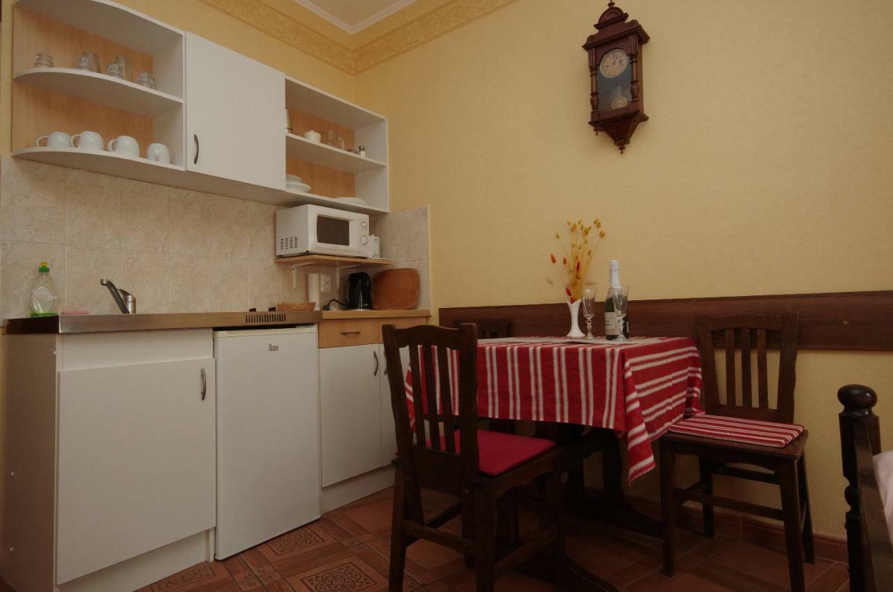 Burg Apartmanház Gyula Exterior foto