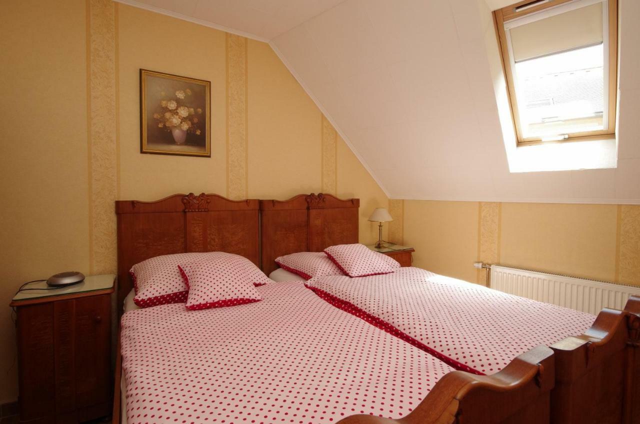 Burg Apartmanház Gyula Exterior foto