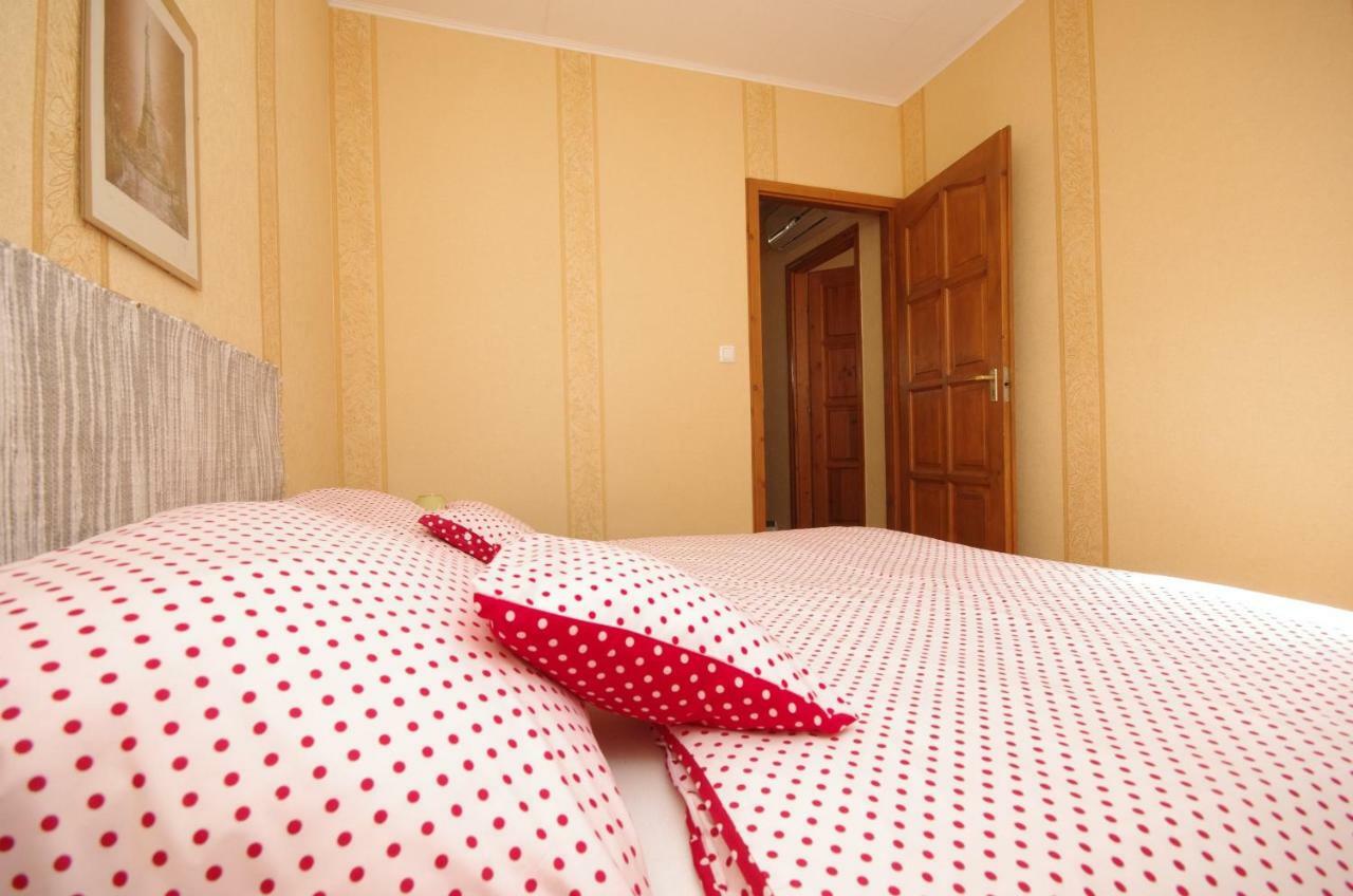 Burg Apartmanház Gyula Exterior foto