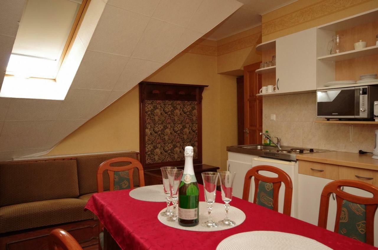 Burg Apartmanház Gyula Exterior foto