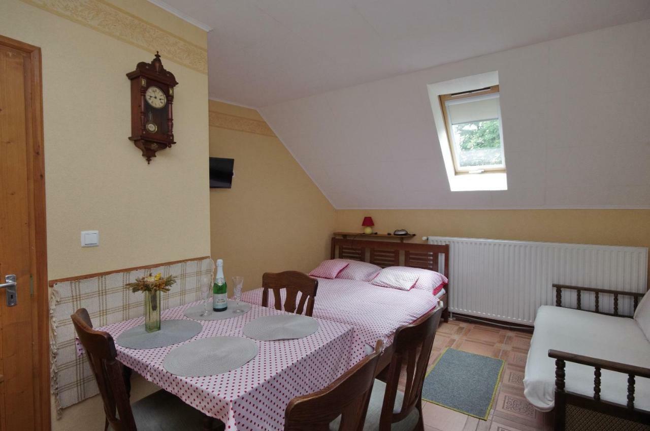 Burg Apartmanház Gyula Exterior foto