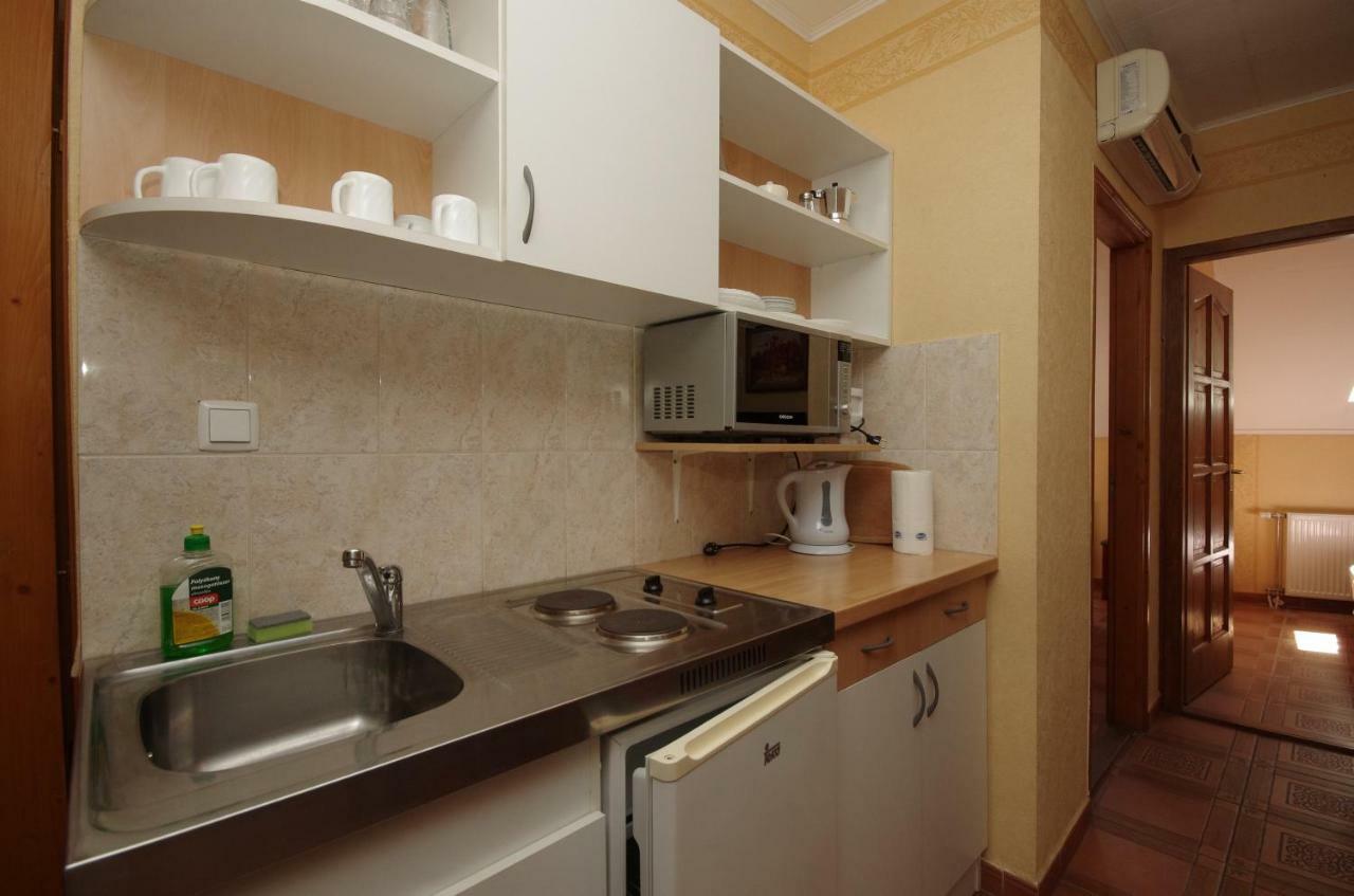 Burg Apartmanház Gyula Exterior foto