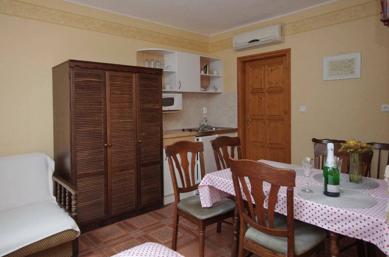 Burg Apartmanház Gyula Exterior foto