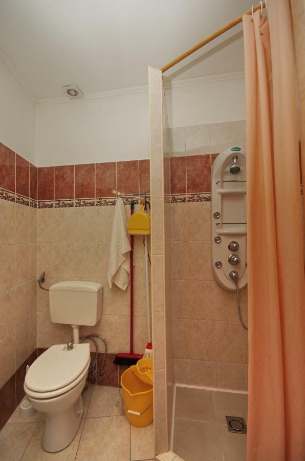 Burg Apartmanház Gyula Exterior foto