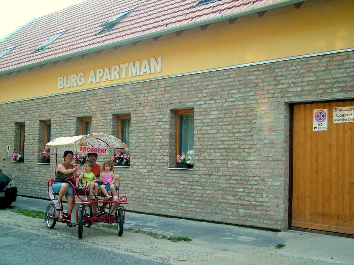 Burg Apartmanház Gyula Exterior foto