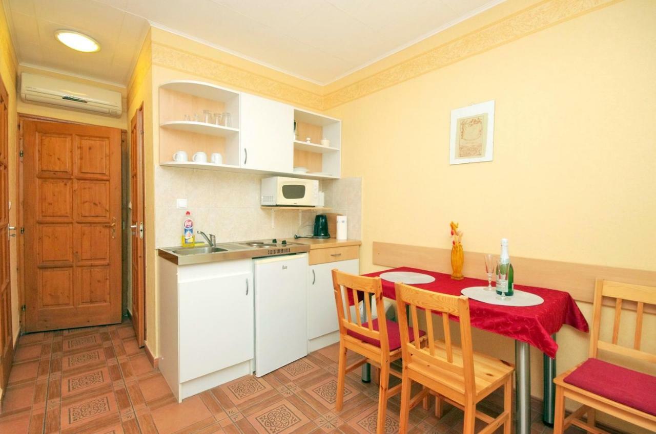 Burg Apartmanház Gyula Exterior foto